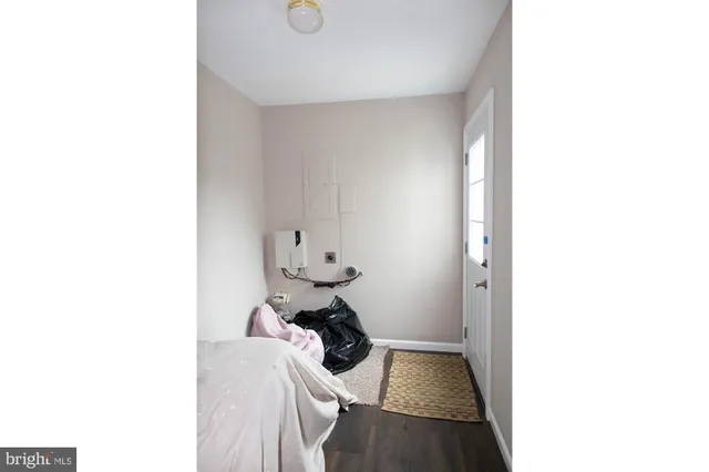 a bedroom with a bed and a white wall