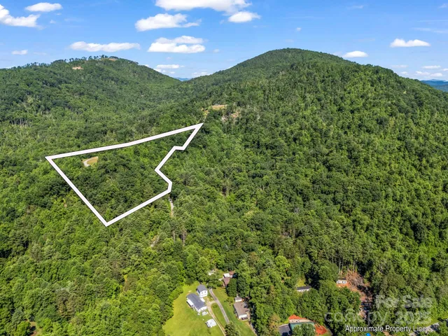 a view of a tennis court