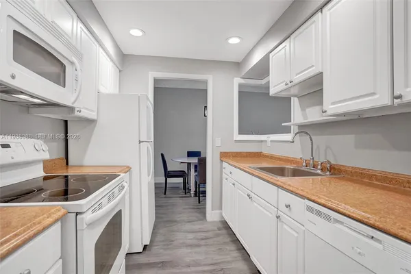 $2,400 | 400 North Riverside Drive, Unit 214, Pompano Beach, FL 33062