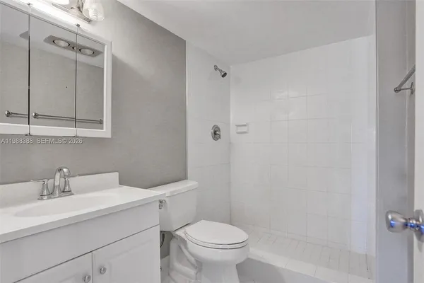$2,400 | 400 North Riverside Drive, Unit 214, Pompano Beach, FL 33062