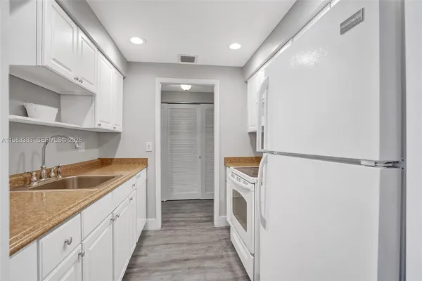 $2,400 | 400 North Riverside Drive, Unit 214, Pompano Beach, FL 33062