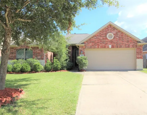 $2,300 | 2309 Shadow Canyon Court, Pearland, TX 77584