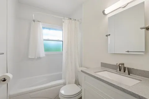 $209,000 | 216 East Rose Street, Glenwood, IL 60425