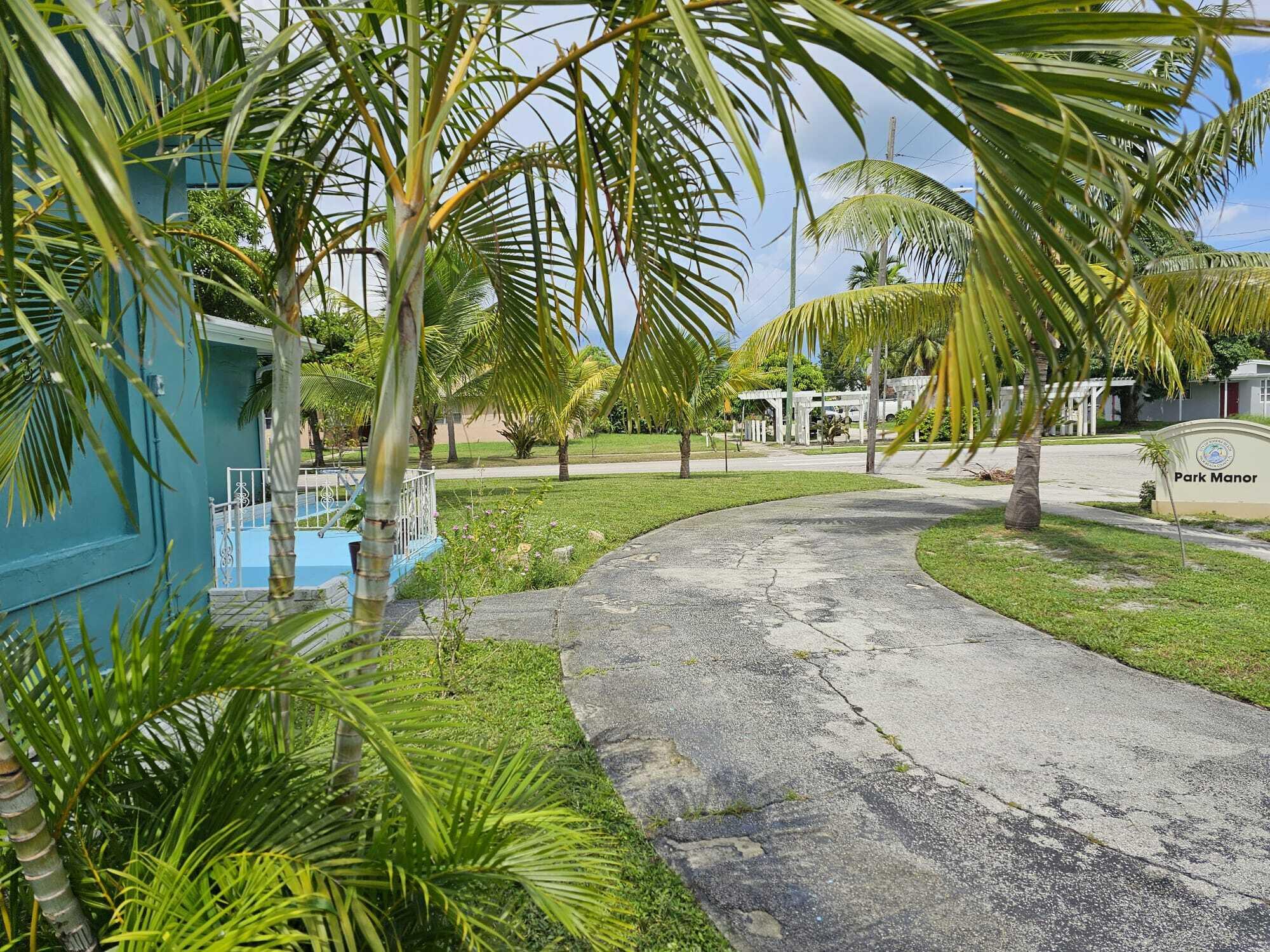 301 Silver Beach Road Riviera Beach, FL 33403 - Photo 3 of 7 DRIVEWAY VIEW