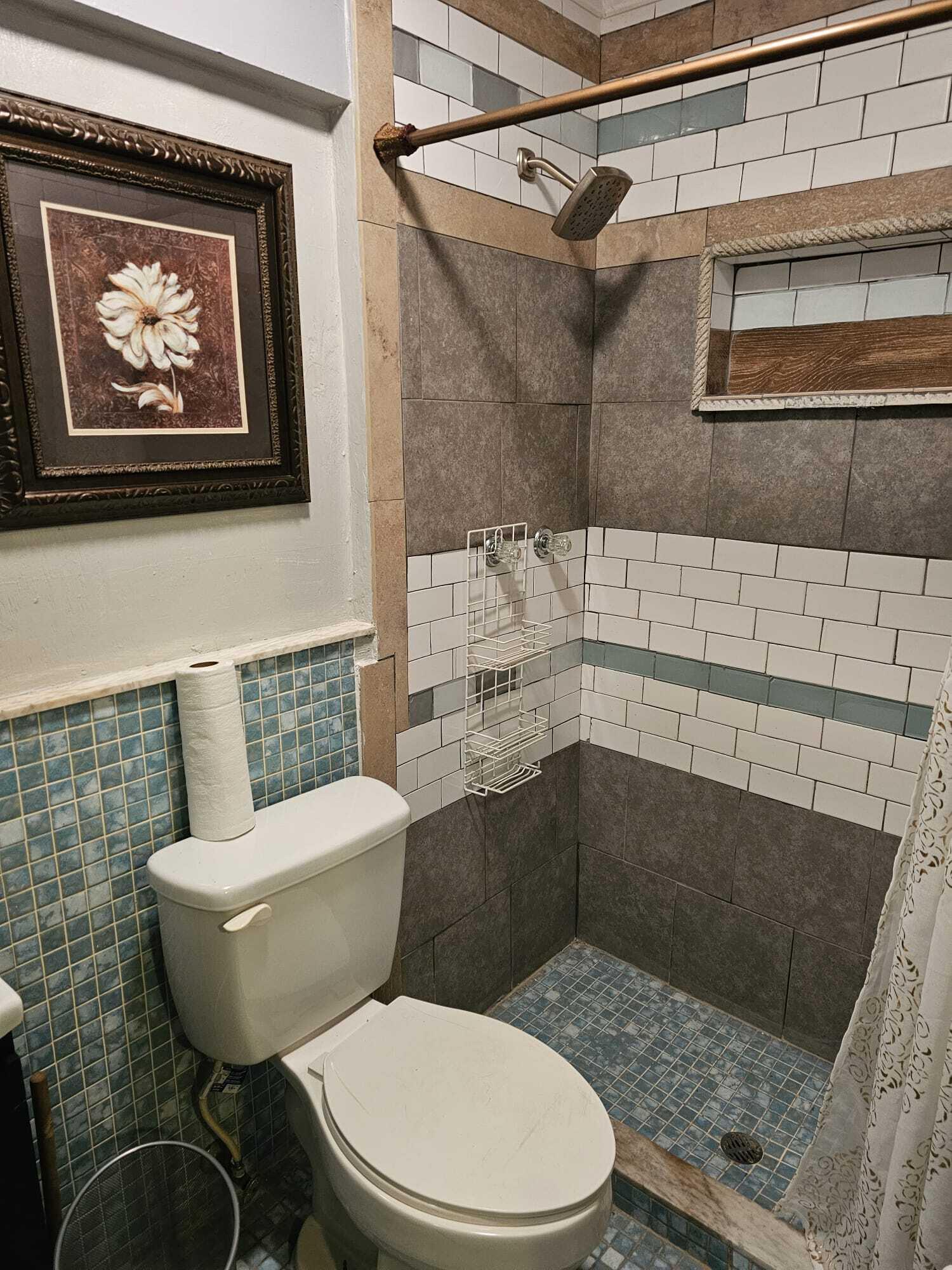 301 Silver Beach Road Riviera Beach, FL 33403 - Photo 4 of 7 UNIT 1 BATHBRROOM 1