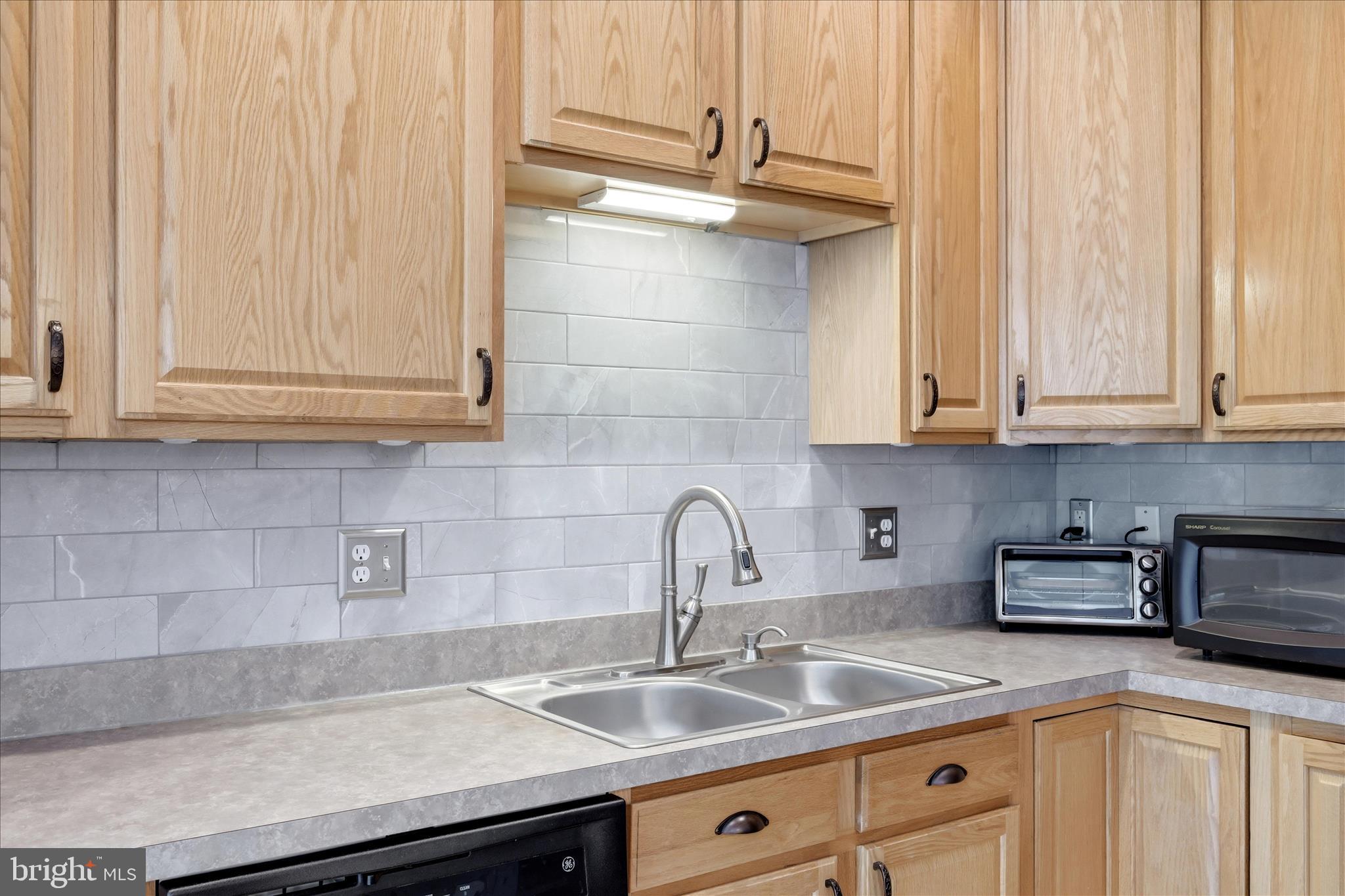 405 Leeds Ridge Court Purcellville, VA 20132 - Photo 13 of 64 Kitchen
