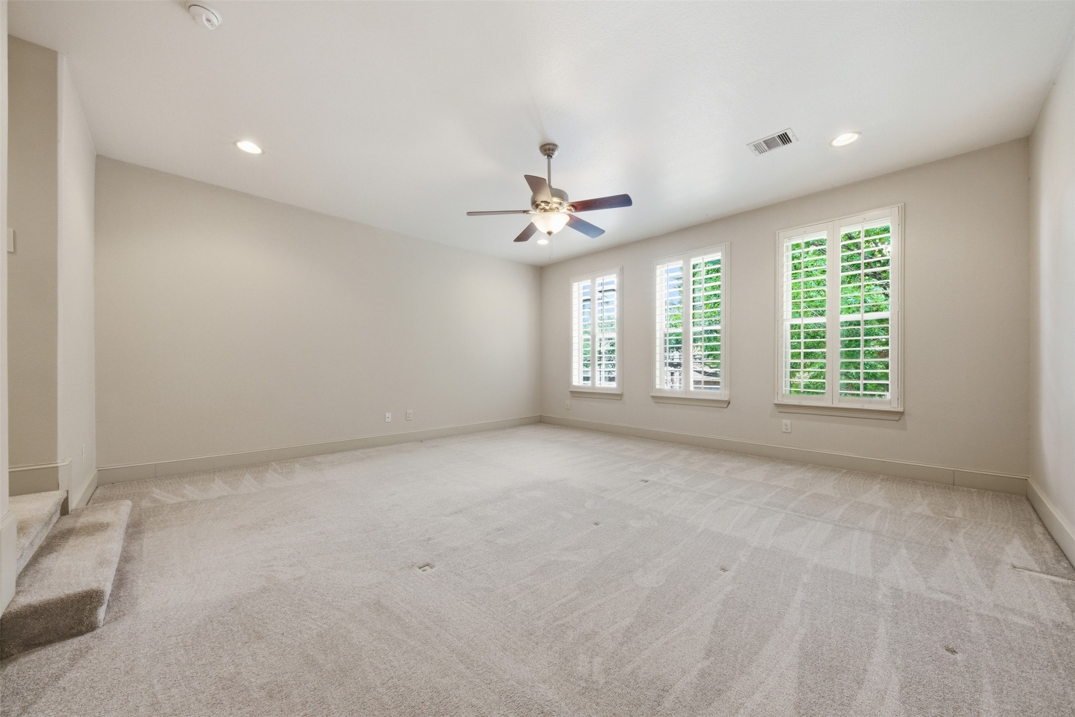 5929 Kansas Street Houston, TX 77007 - Photo 21 of 30 Primary Bedroom