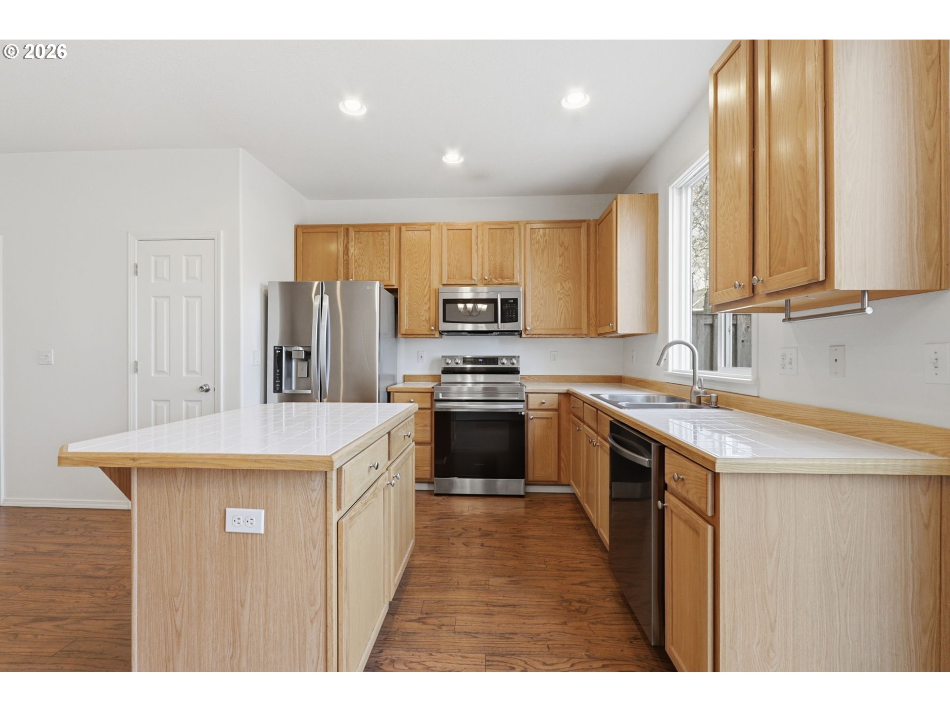 18529 Southwest Cascade Drive Beaverton, OR 97003 - Photo 14 of 39