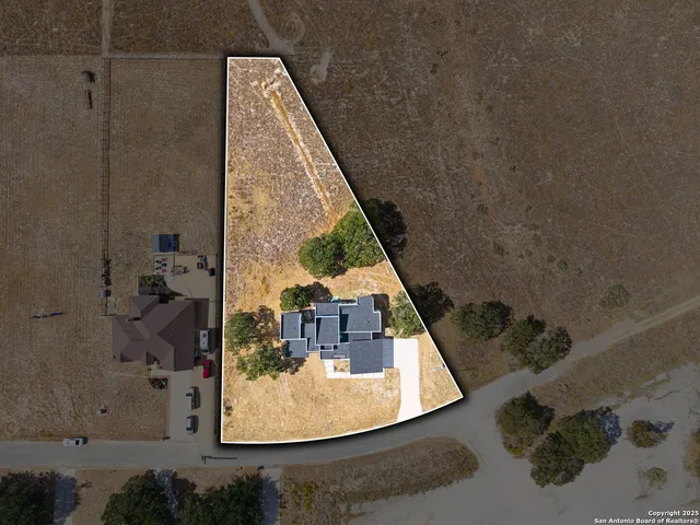 $639,999 | 147 Las Palomas Drive, La Vernia, TX 78121