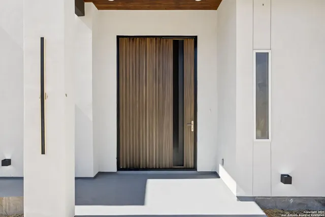 a house view with a outdoor space