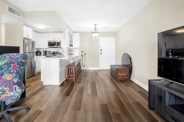 $284,999 | 9682 Fontainebleau Boulevard, Unit 503, Miami, FL 33172