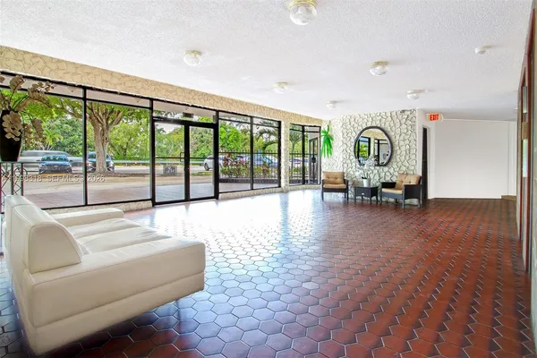 $284,999 | 9682 Fontainebleau Boulevard, Unit 503, Miami, FL 33172