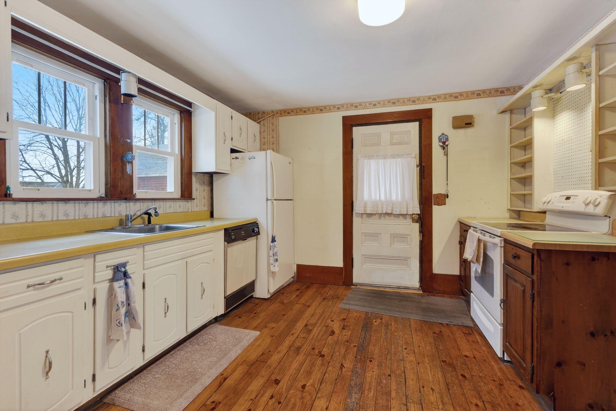 26 Vernon Street Saco, ME 04072 - Photo 4 of 31 26_Vernon_St_013