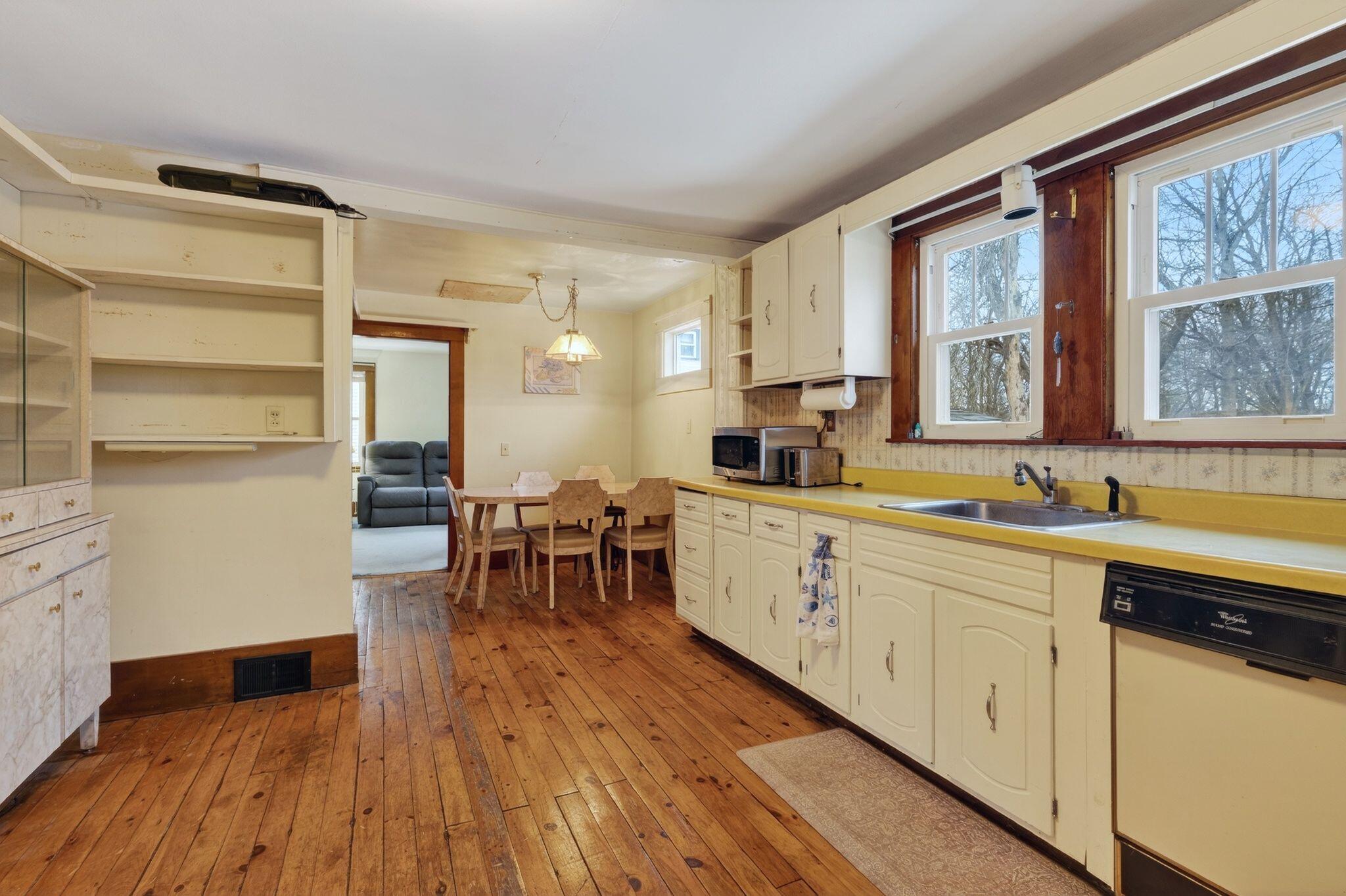 26 Vernon Street Saco, ME 04072 - Photo 5 of 31 26_Vernon_St_019