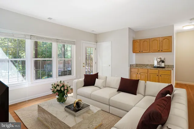 $4,000 | 2248 Journet Drive, Dunn Loring, VA 22027