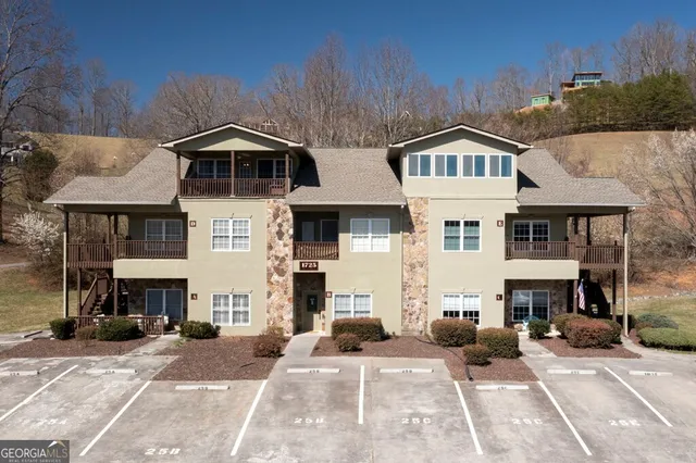 a view of a car park in front of house