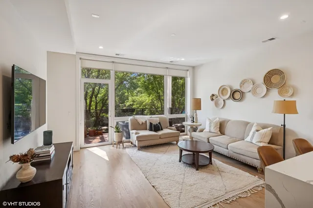 $3,500 | 1753 North Kedzie Boulevard, Unit 2, Chicago, IL 60647