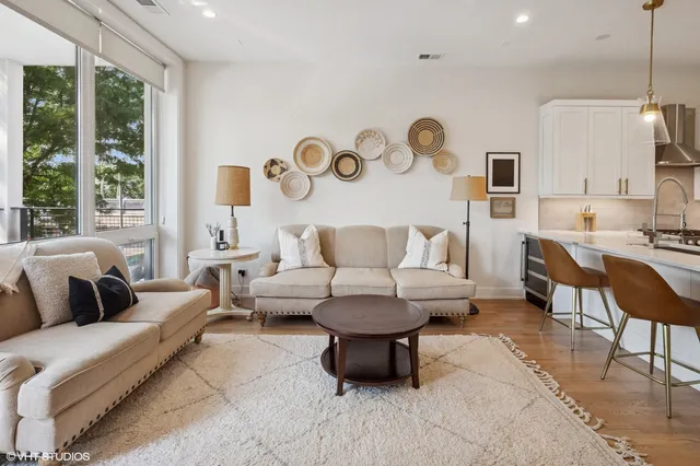 $3,500 | 1753 North Kedzie Boulevard, Unit 2, Chicago, IL 60647