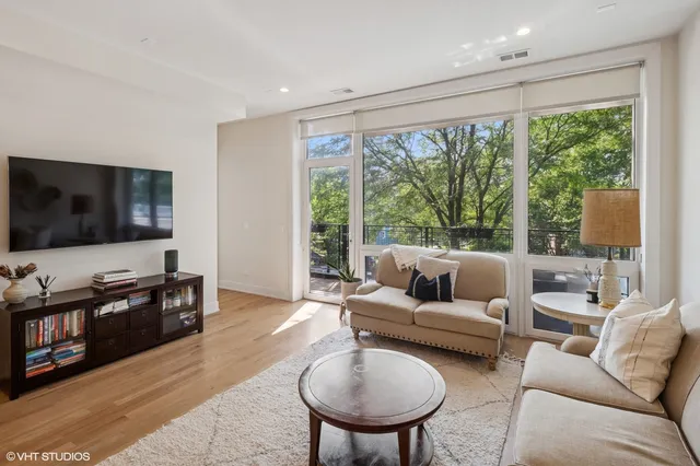 $3,500 | 1753 North Kedzie Boulevard, Unit 2, Chicago, IL 60647