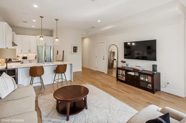 $3,500 | 1753 North Kedzie Boulevard, Unit 2, Chicago, IL 60647