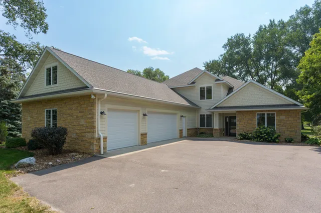 $1,095,000 | 6206 Shamrock Drive, Madison Lake, MN 56063