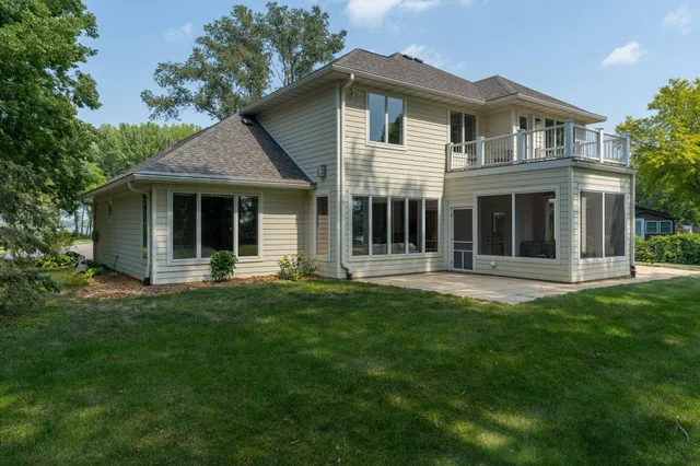 $1,095,000 | 6206 Shamrock Drive, Madison Lake, MN 56063