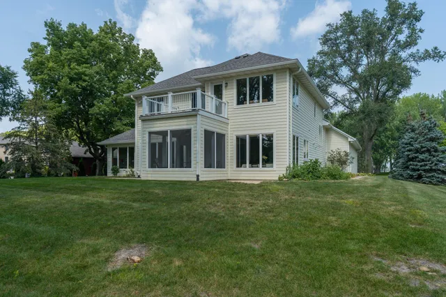 $1,095,000 | 6206 Shamrock Drive, Madison Lake, MN 56063