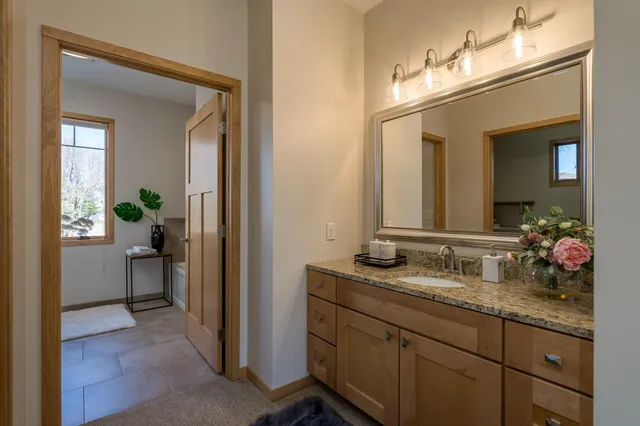 $1,095,000 | 6206 Shamrock Drive, Madison Lake, MN 56063