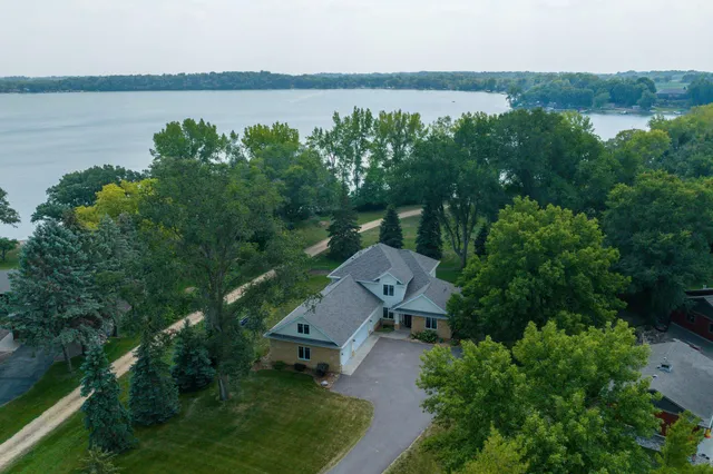 $1,095,000 | 6206 Shamrock Drive, Madison Lake, MN 56063