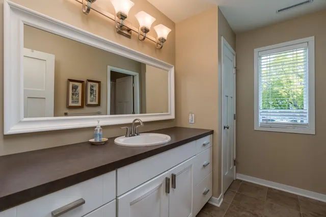 $1,095,000 | 6206 Shamrock Drive, Madison Lake, MN 56063