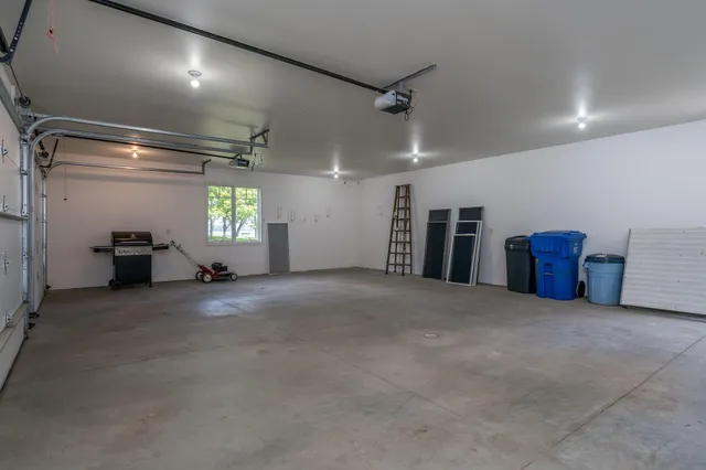 $1,095,000 | 6206 Shamrock Drive, Madison Lake, MN 56063