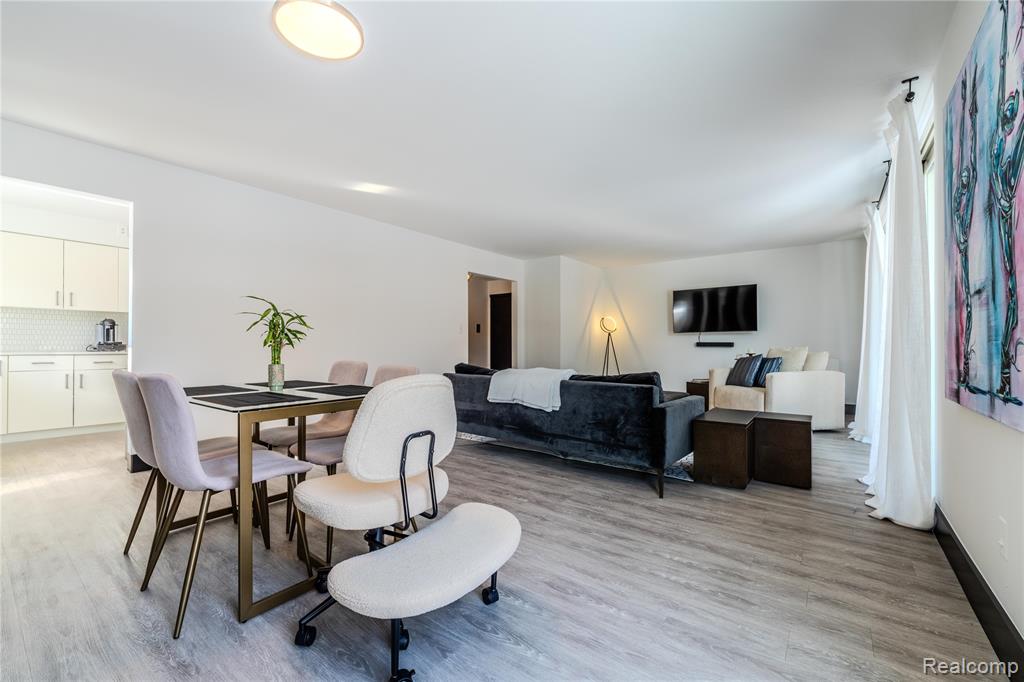 4045 West Maple Road, Unit C101 Bloomfield Hills, MI 48301 - Photo 7 of 27