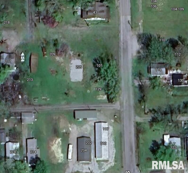 115 South Hickory Street Du Quoin, IL 62832 - Photo 2 of 2 an aerial view of a house with outdoor space