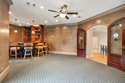 $4,200,000 | 835 Echo Lane, Hedwig Village, TX 77024