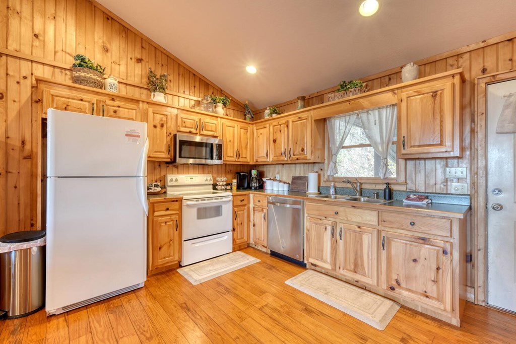 310 Barefoot Hill Road Hiawassee, GA 30546 - Photo 9 of 49