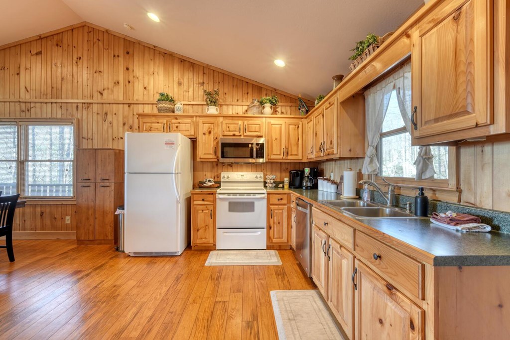 310 Barefoot Hill Road Hiawassee, GA 30546 - Photo 10 of 49