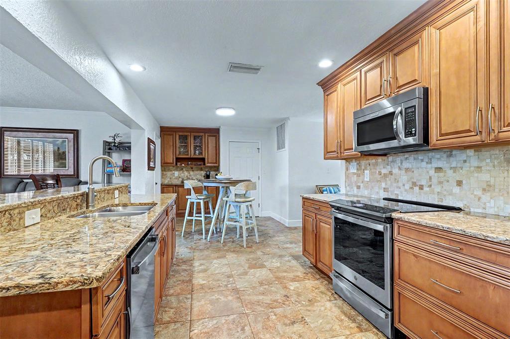 4948 97th Way North St. Petersburg, FL 33708 - Photo 14 of 45 Gallery Image 14