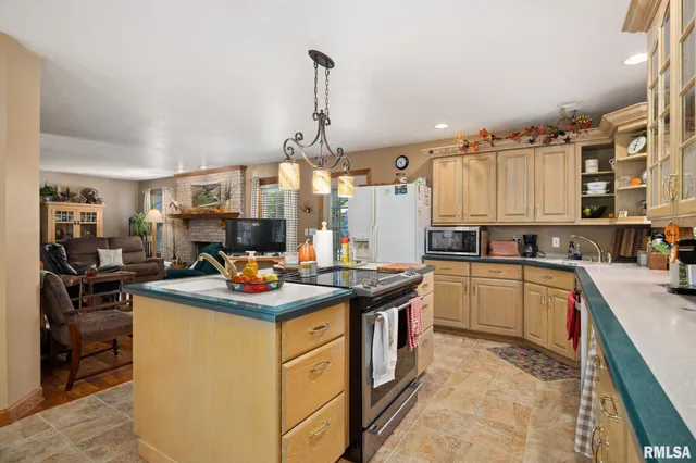 $270,000 | 1529 North Logan Street, Chillicothe, IL 61523