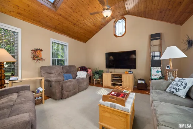 $270,000 | 1529 North Logan Street, Chillicothe, IL 61523