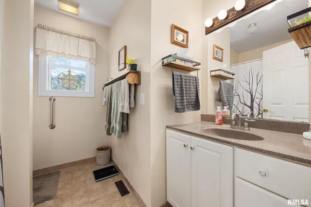 $270,000 | 1529 North Logan Street, Chillicothe, IL 61523