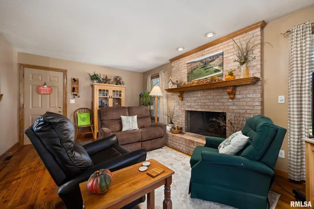 $270,000 | 1529 North Logan Street, Chillicothe, IL 61523