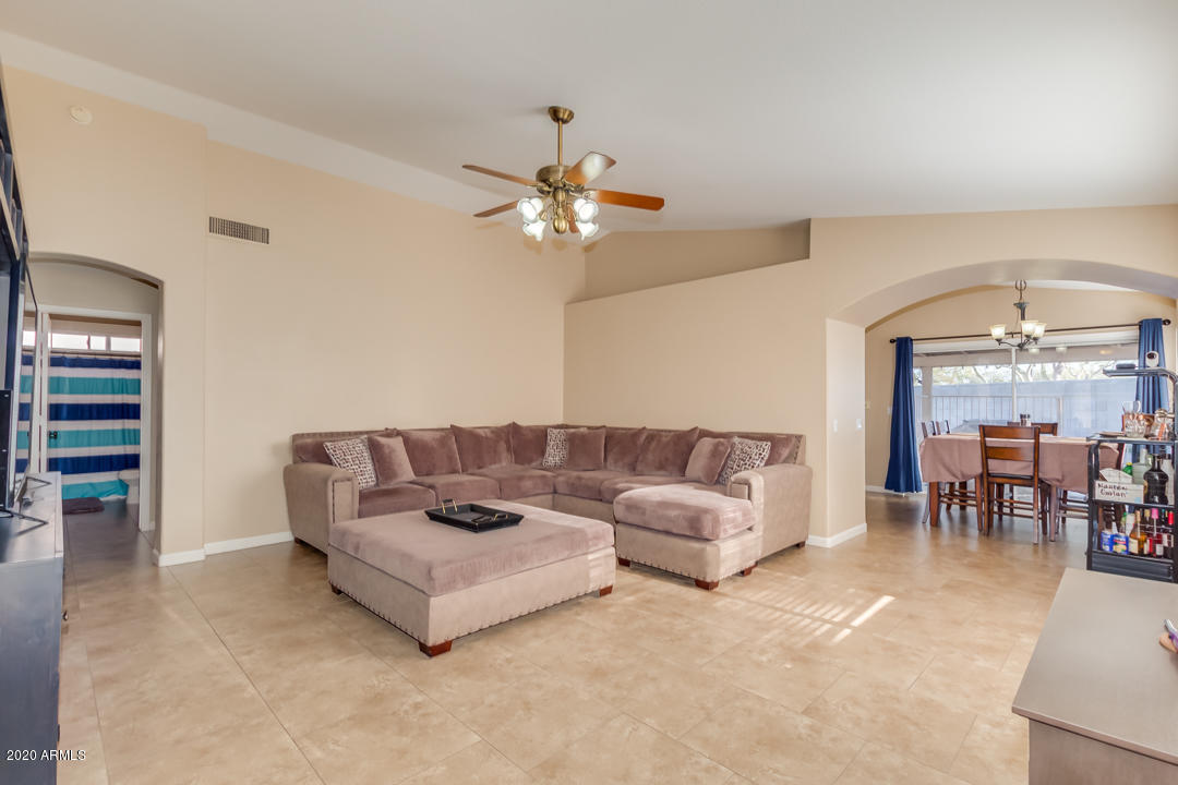 8319 West Bloomfield Road Peoria, AZ 85381 - Photo 3 of 24 05-Bloomfield