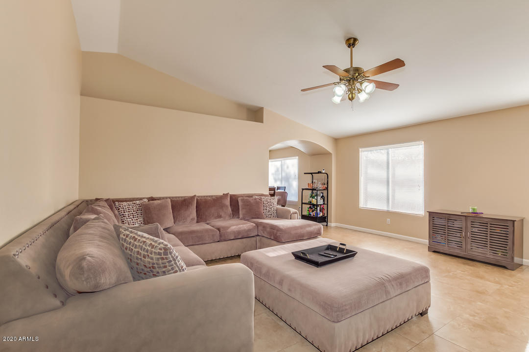 8319 West Bloomfield Road Peoria, AZ 85381 - Photo 4 of 24 06-Bloomfield
