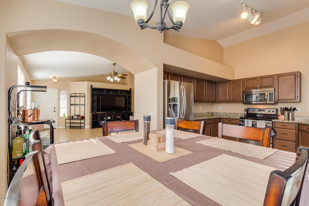 8319 West Bloomfield Road Peoria, AZ 85381 - Photo 5 of 24 08-Bloomfield