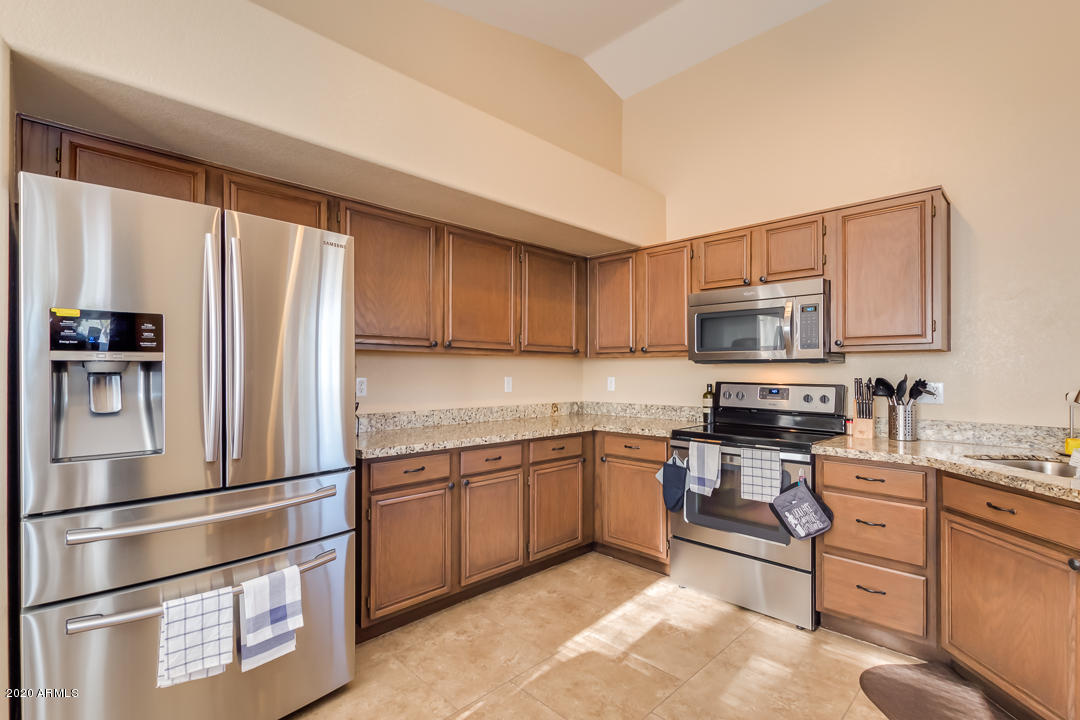8319 West Bloomfield Road Peoria, AZ 85381 - Photo 6 of 24 09-Bloomfield