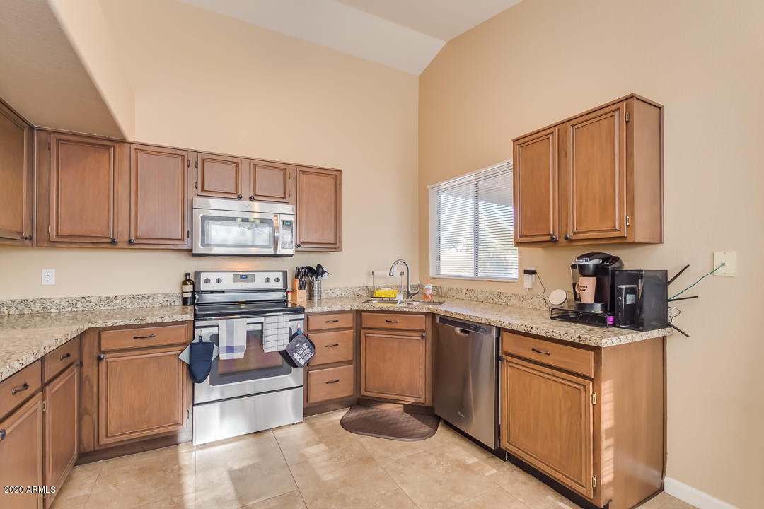 8319 West Bloomfield Road Peoria, AZ 85381 - Photo 7 of 24 10-Bloomfield