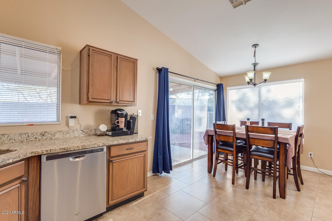 8319 West Bloomfield Road Peoria, AZ 85381 - Photo 8 of 24 12-Bloomfield