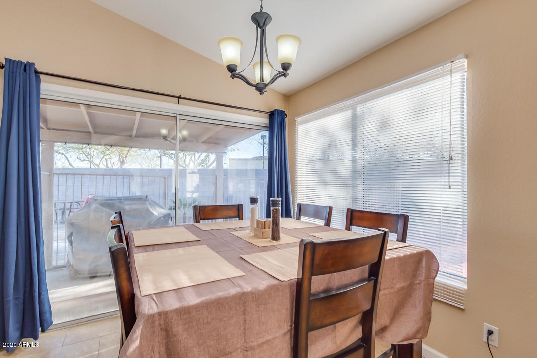 8319 West Bloomfield Road Peoria, AZ 85381 - Photo 9 of 24 07-Bloomfield
