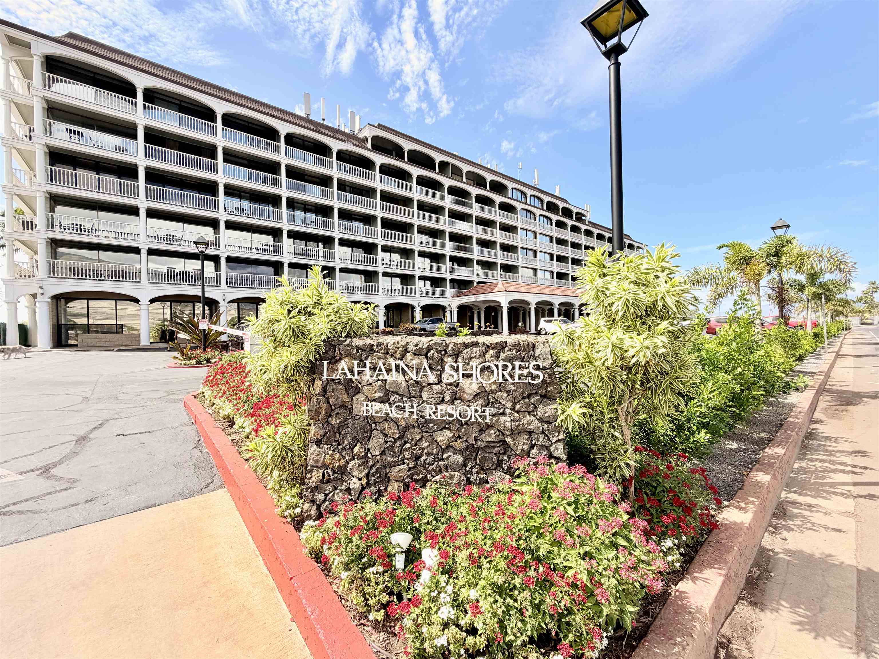 475 Front Street, Unit 320 Lahaina, HI 96761 - Photo 40 of 41 a front view of a multi story building