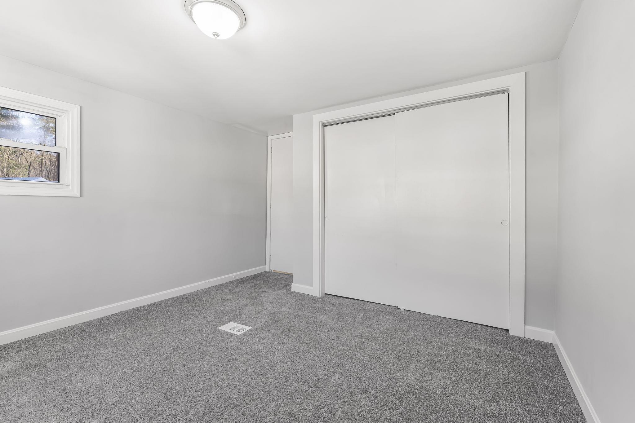 14 Stage Coach Circle Londonderry, NH 03053 - Photo 16 of 34